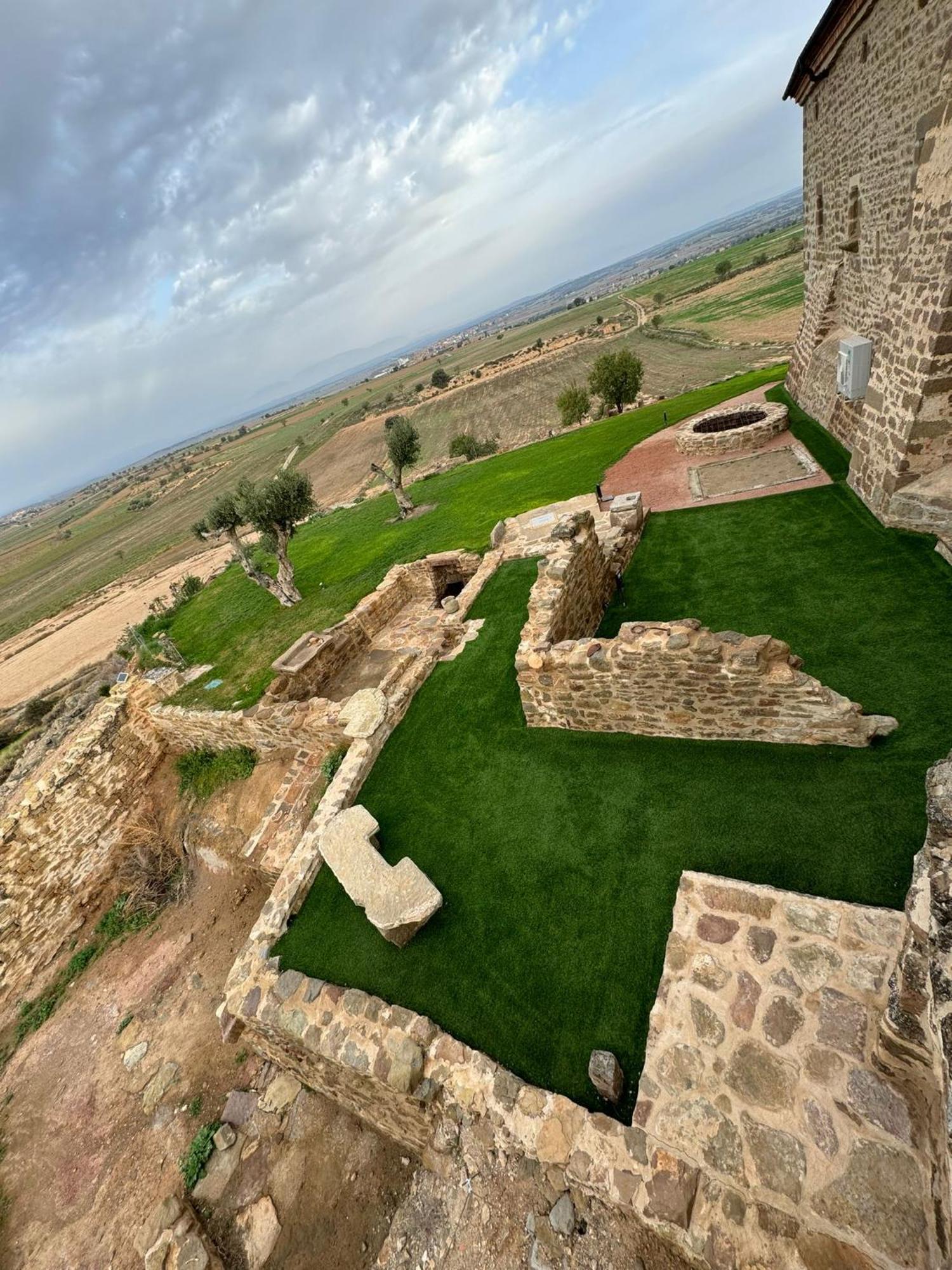 Torre Medieval De Queralt & *